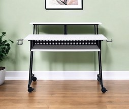 47" White and Black Computer Desk - $7,311.12 MXN