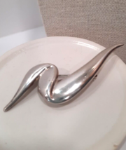 Vintage Premier Designs Swoosh Brooch Pin Abstract Modernist Silver Tone Signed - £14.92 GBP