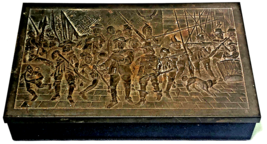 VINTAGE DAHER CO. INC PLASTIC BOX WITH METAL ELIZABETHIAN SCENE LID - $9.78