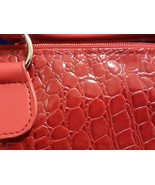 Women&#39;s Insulated Red Reptile Print Satchel Lunch Bag - £11.72 GBP
