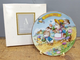 EASTER PARADE 1993 EASTER PLATE FINEST PORCELAIN TRIMMED WITH 22K GOLD Avon - £6.37 GBP