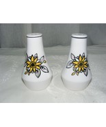 Vintage Noritake Progression 9029 Tressa Black Yellow Flower Salt Pepper... - $669.26 MXN