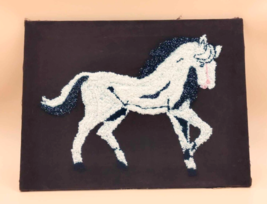 Horse Yarn Art Completed White Black on Brown Frabric Textile Art 20&quot; X 15&quot; - $15.79