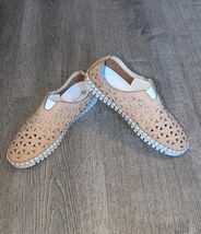 Eric Michael Inez Women's Sneaker Shoes Size 9 Beige - $44.54