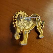 Gold Tone Lion Brooch with Green Eyes, Vintage Costume Jewelry, Animal Pin image 5