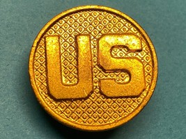 CIRCA 1919-1937, U.S. ARMY, ENLISTED, TYPE II, U.S. COLLAR DISK, GILT - $14.85