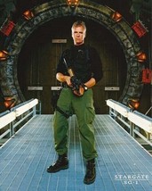 Richard Dean Anderson holding gun as Jack O&#39;Neill Stargate SG1 4x6 photo - £5.45 GBP