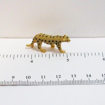 Dollhouse Toy 3 Cheetah Figures Game Piece 11937 Micro-Mini Miniature - £3.54 GBP