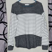 Vemvan large, striped color block sweatshirt - $10.78