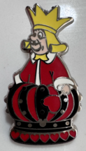 Disney 59815 DLR 2008 Alice In Wonderland Chess King of Hearts Pin - $241.39 MXN