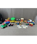 Vintage Fisher Price Little People Lot 40 Figures Cars Trucks Furniture Dog - $1,416.64 MXN