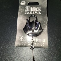 2023 Disney Parks Unlock The Evil Villains Ursula Little Mermaid Dangle LE Pin - £14.87 GBP