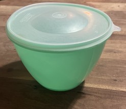 Tupperware Crisp-It Lettuce Keeper Vintage Jadeite Green with Lid - $14.00