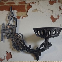 Antique Cast Iron Wall Mount Oil Lamp Lantern Swing Arm Holder Ornate w/... - $817.38 MXN