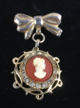 Vtg Antique Gold Tone Lady Cameo Dangling Brooch Pin With Bow Gemstones - $281.30 MXN