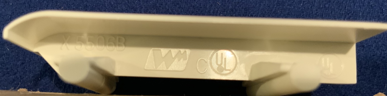 Wiremold 5506B (cover clip) Ivory Base Seam Clip UPC: 30786776518239 - $2.59