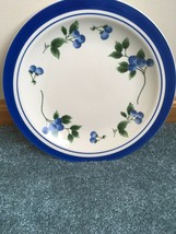 1 L. L. BEAN BLUE BERRY DINNER PLATE 10 3/4&quot;  VERY NICE - £13.12 GBP