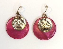 Bright Pink / Magenta Dyed Shell Dangle Earrings Gold Tone Metal Retro Style - £9.01 GBP