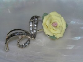 Vintage AVON Pale Yellow Porcelain Rose Flower w Silvertone Ribbon Encrusted - £9.77 GBP