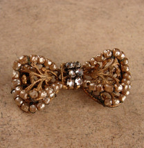 Vintage small Miriam Haskell Brooch - filigree bow - hand wired glass pearls - e - £86.49 GBP