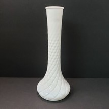 Vintage Hoosier #4092 Diamond Pattern 9&quot; Milk Glass Bud Vase - £19.81 GBP