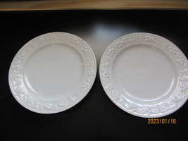2 Vintage White Embossed Grape Design Dinner Plates 9-5/8&#39; Across - £7.85 GBP