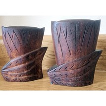 Unique Wooden 1970&#39;s Salt &amp; Pepper Shakers Hand Carved Leaf Type Pattern... - $221.72 MXN