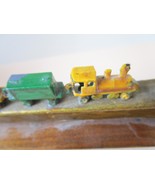 VINTAGE RAILROAD SPIKE NAIL ON WOOD BASE TRAIN LOCOMOTIVE CABOOSE RETRO ... - €90,34 EUR