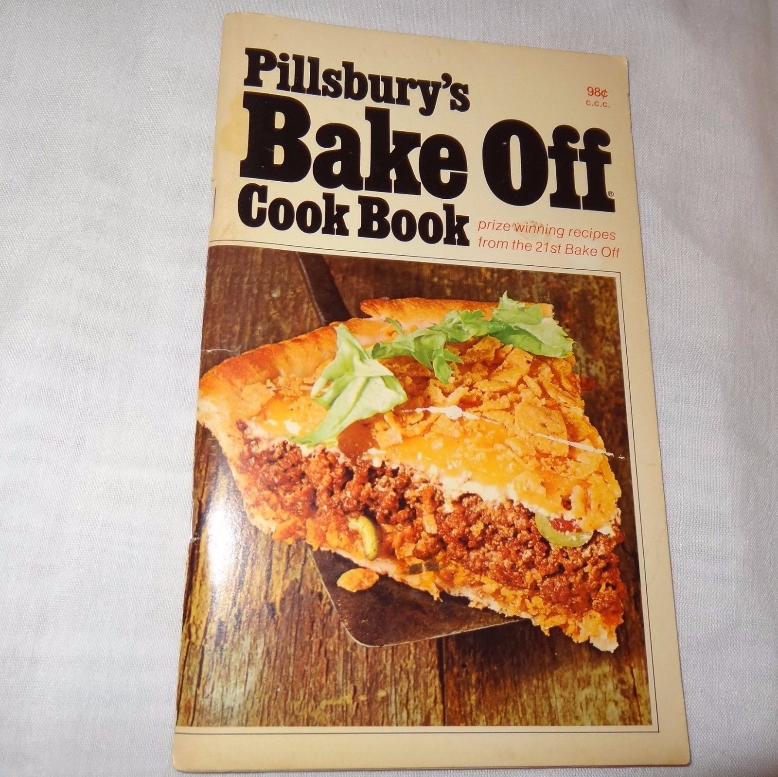 Vintage Pillsburys Bake Off Cook Book 21st Prize Winning Recipes 1970 Paperback - $9.99
