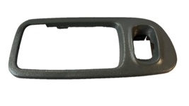 2002 &amp; 2003 NISSAN XTERRA LEFT REAR DOOR HANDLE BEZEL GENUINE OEM USED PART - $331.97 MXN