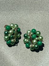 Vintage Japan Signed Shades of Green Bead Cluster w Light Goldtone Medallion Ove - £9.00 GBP