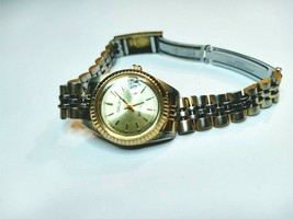 WORKS GRUEN WATCH 30 METERS 100 FT. WATER RESISTANT 237-803.114 SWISS PA... - $30.29