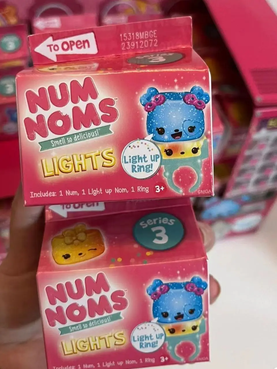 Num Noms lights up ring Slime So Delicious Surprise Toys Mystery Makeup Lip - £12.96 GBP