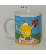 2001 Galerie Yellow &amp; Red M &amp; M playing Sports Coffee Mug Cup Ceramic - €8,42 EUR