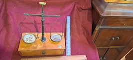 Antique Delicate Libra Weight with wood box [INS10452] - $1,615.58 MXN