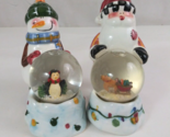 2003 Home Collection Santa&#39;s Helpers Snow Globe 4&quot; Salt &amp; Pepper Shakers - $222.84 MXN