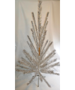 Craft House  7.5 ft Vintage Aluminum Christmas Tree in Original Box - $10,704.20 MXN