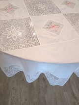 VINTAGE ROUND WHITE TABLECLOTH WITH LACE AND EMBROIDERY SQUARES, 5 NAPKINS - £34.99 GBP