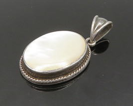 925 Sterling Silver - Vintage Mother Of Pearl Oval Twist Drop Pendant - PT16425 - £50.97 GBP