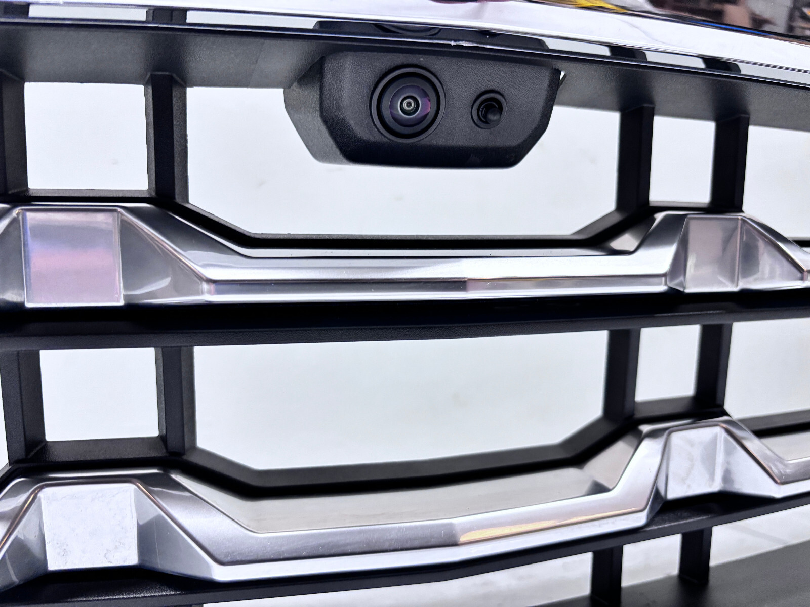 85642139 2022 2023 2024 2025 CHEVY SILVERADO 1500 LTZ CHROME FRONT OEM GRILLE Item image 8