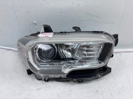 Toyota Tacoma Front Right OEM Halogen Headlight Assembly 2016-2022 Used - $80.00