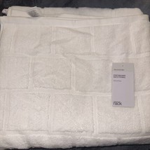 Nordstrom Rack Popsquare Bath Towel 100% Cotton Terry. 30in X 54in - £15.17 GBP