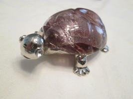 g58 Turtle Paperweight Figurine Mauve Crackle Art Glass Silver toned Metal Gift - £7.07 GBP