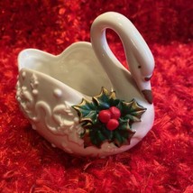 Swan Planter Decor Christmas Holiday Sponge Holder Leaves And Berrys On ... - £9.02 GBP