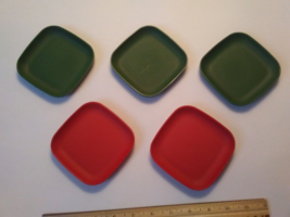 mini Tupperware Christmas plates - £11.38 GBP