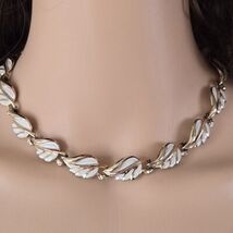 Vintage Coro Leaves Necklace White Enamel &amp; Silver Tone 12&quot;-17&quot; - €22,81 EUR
