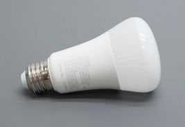 Philips Hue 464487 White and Color Ambiance A19 Bluetooth LED Smart Bulb image 2