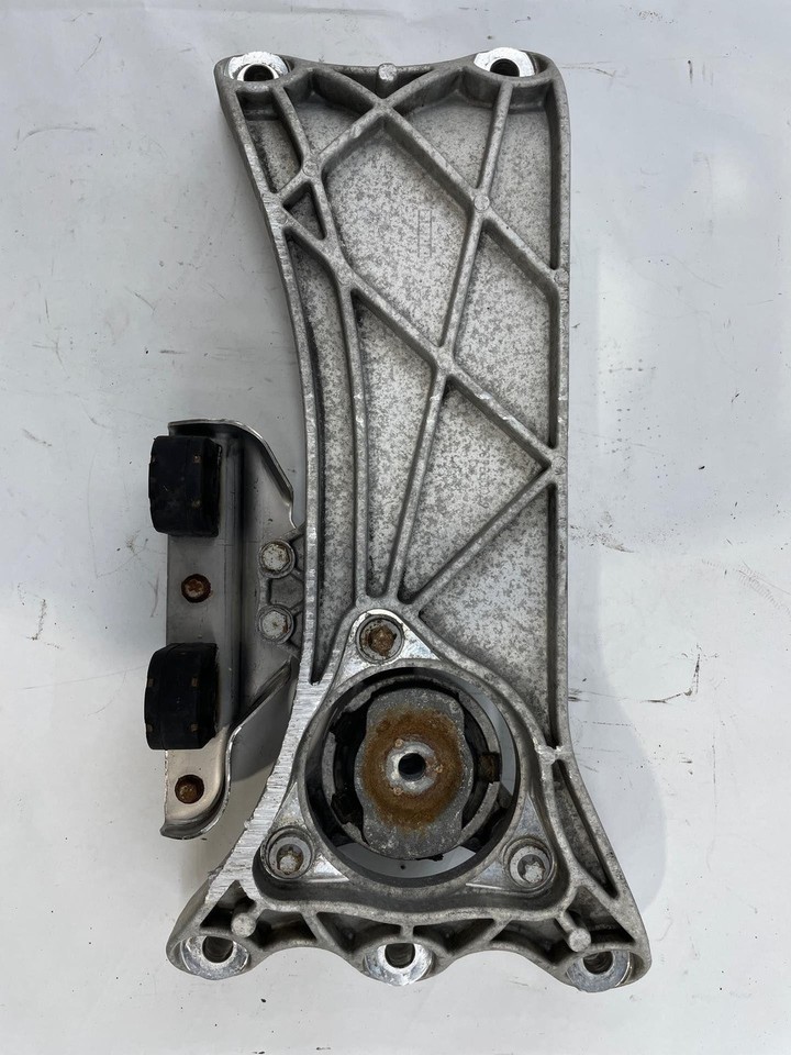 2014-2017 Maserati Quattroporte Transmission Mount Bracket OEM 06700036310 Item image 2