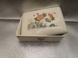 Wedgwood Eastern Flowers  ceramic floral trinket box 5" [55] - $24.75
