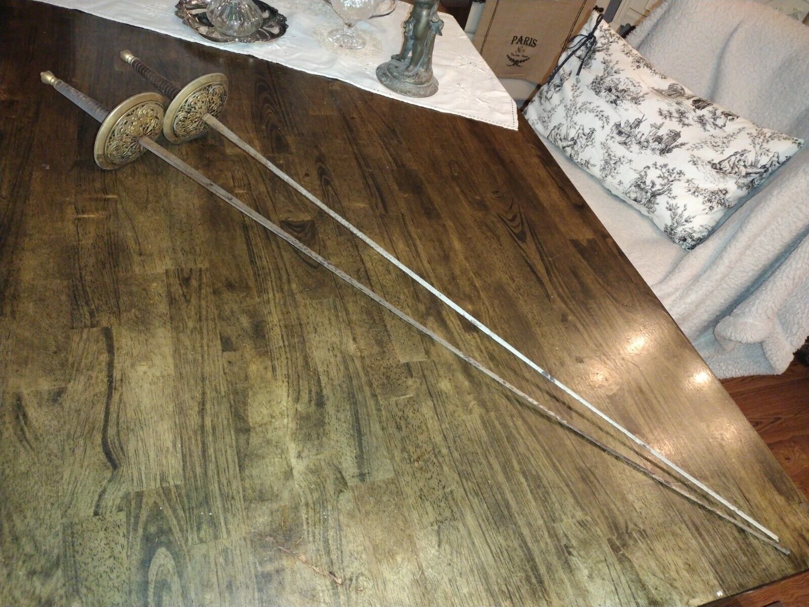 Fencing Swords Foils 38&quot; Pair Of 2 VTG Collectable Wall Hanger Set Brass... - $89.99